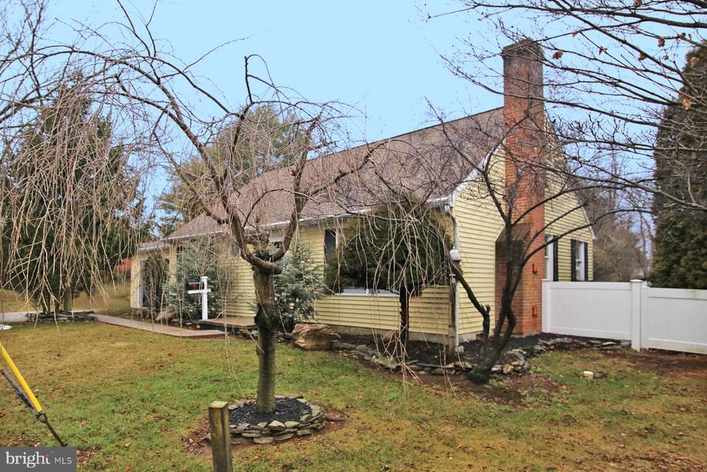 203 Elm Street photo 1