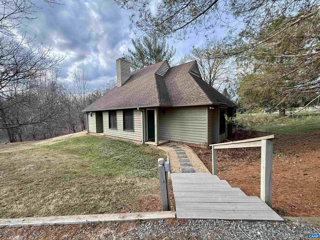 1026 Highlands Dr photo 1