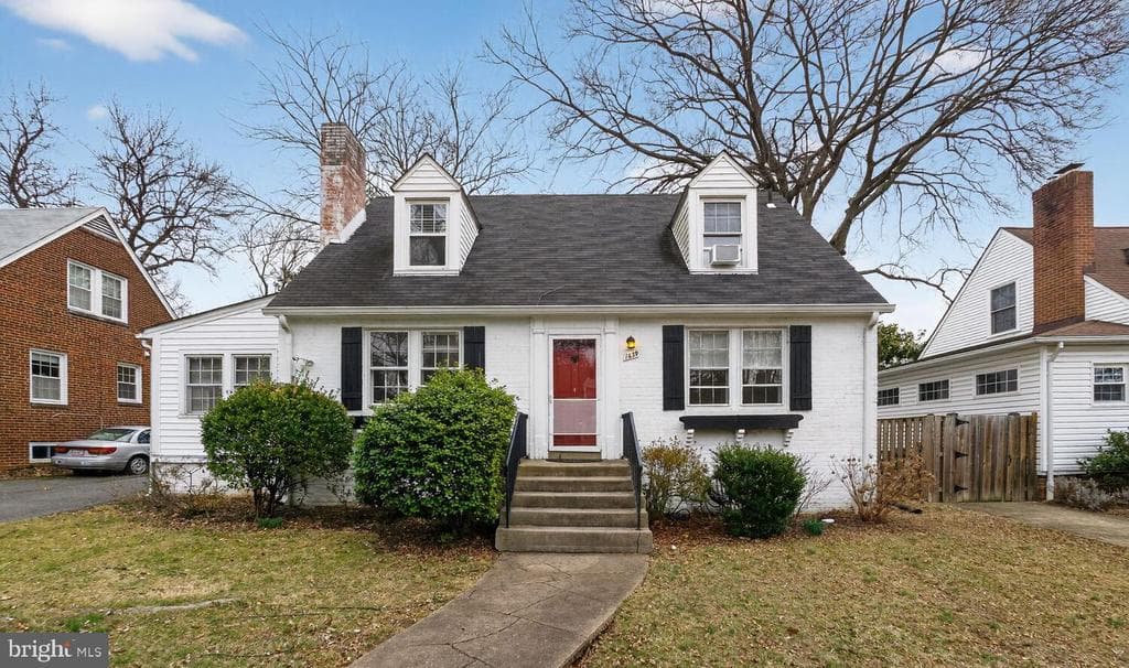 1639 N Woodstock Street photo 1