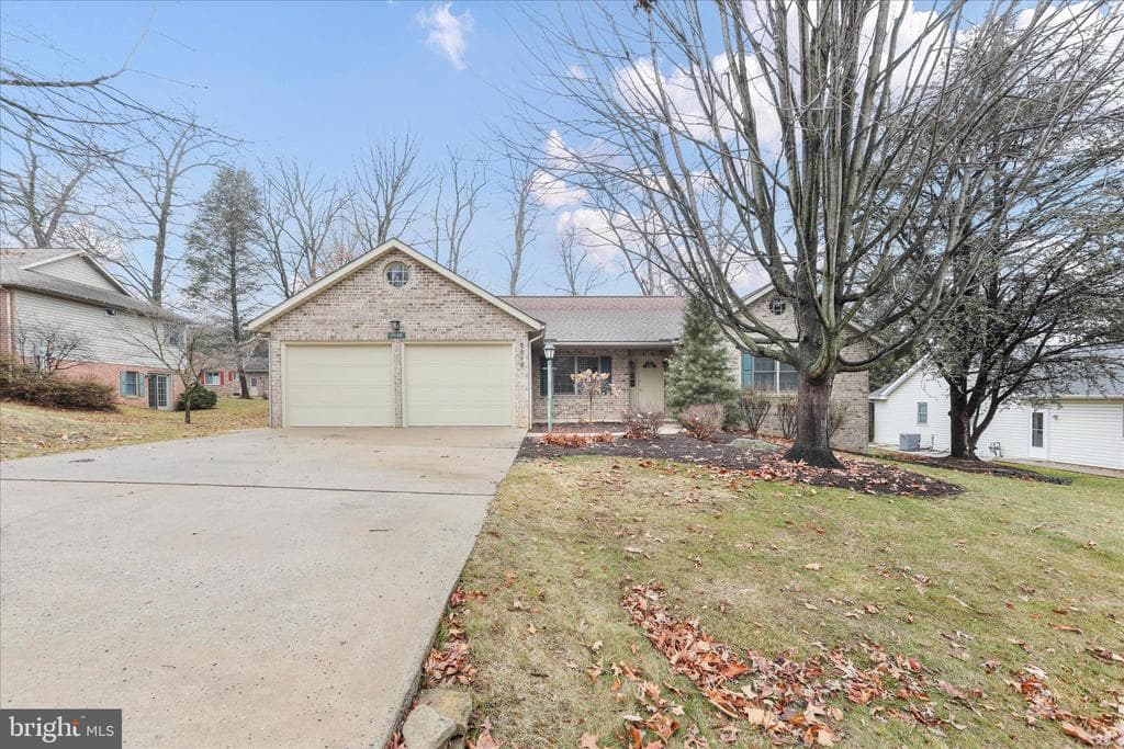 7010 Fairway Oaks photo 1