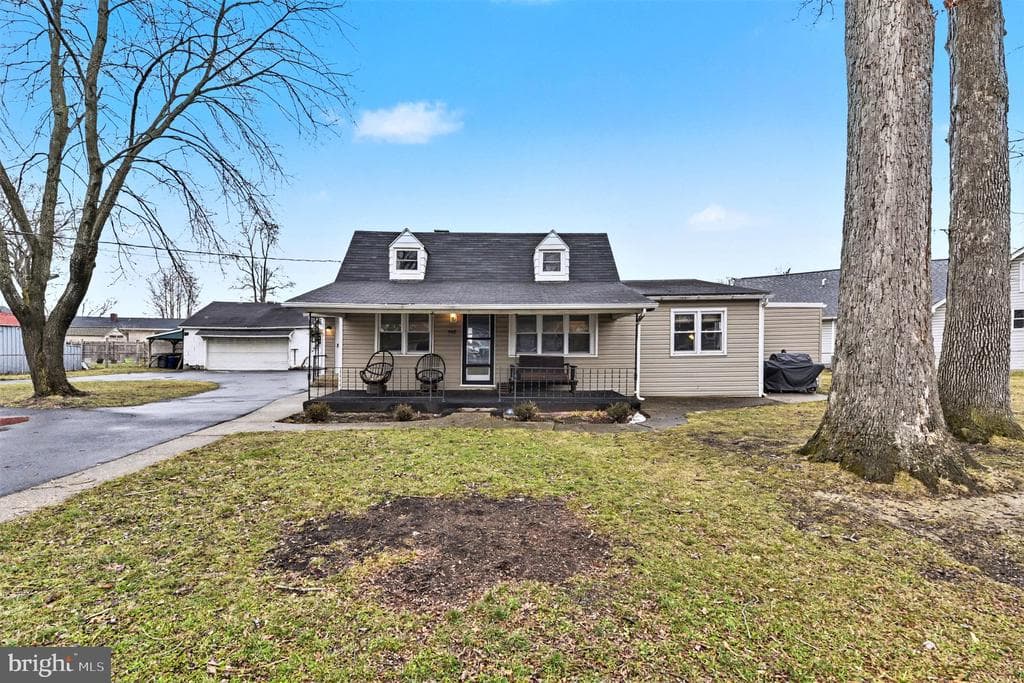 908 Meadow Avenue photo 1