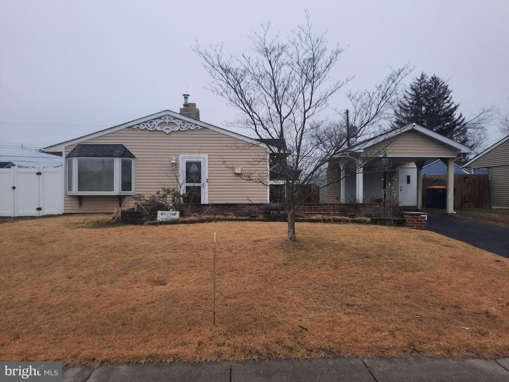 33 Laurel Lane photo 1