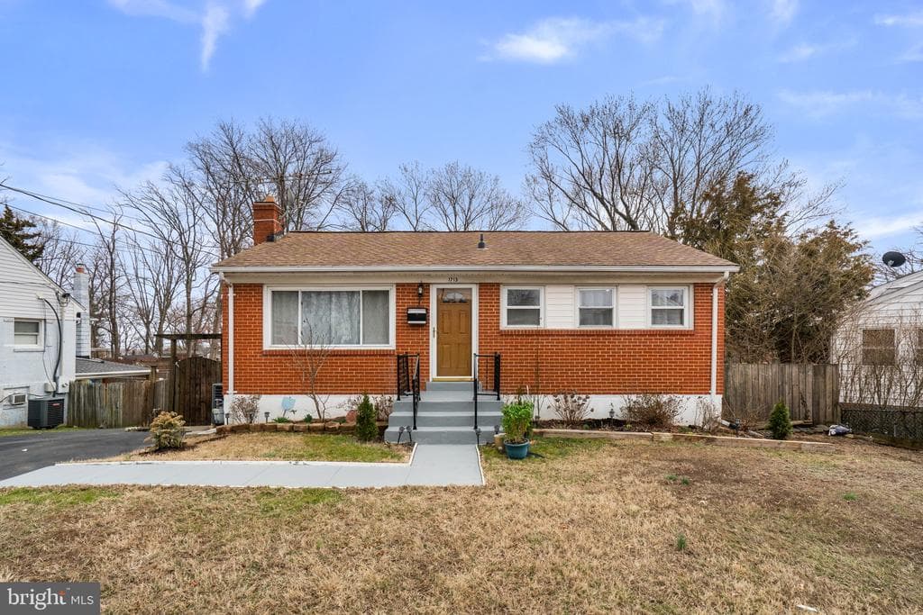 1713 Rosa Drive photo 1