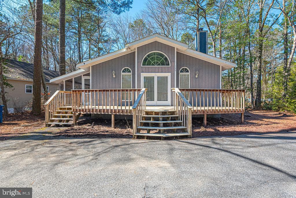 139 Camelot Circle photo 1
