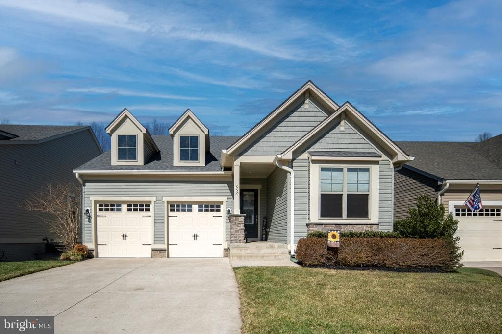 652 Crab Apple Drive photo 1