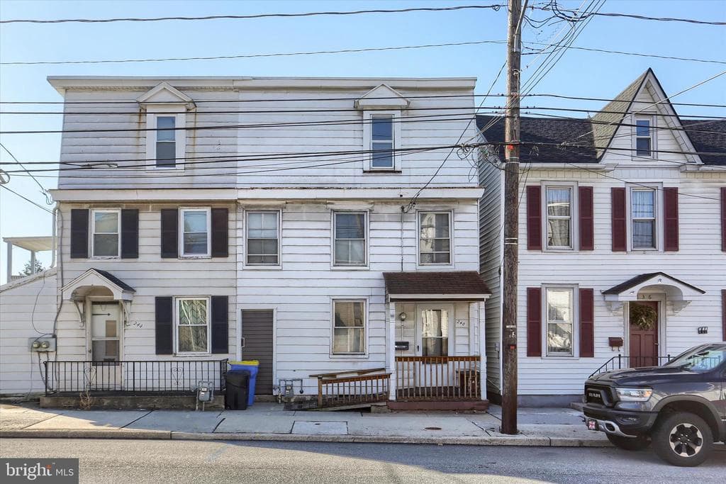 240 E Main Street photo 1