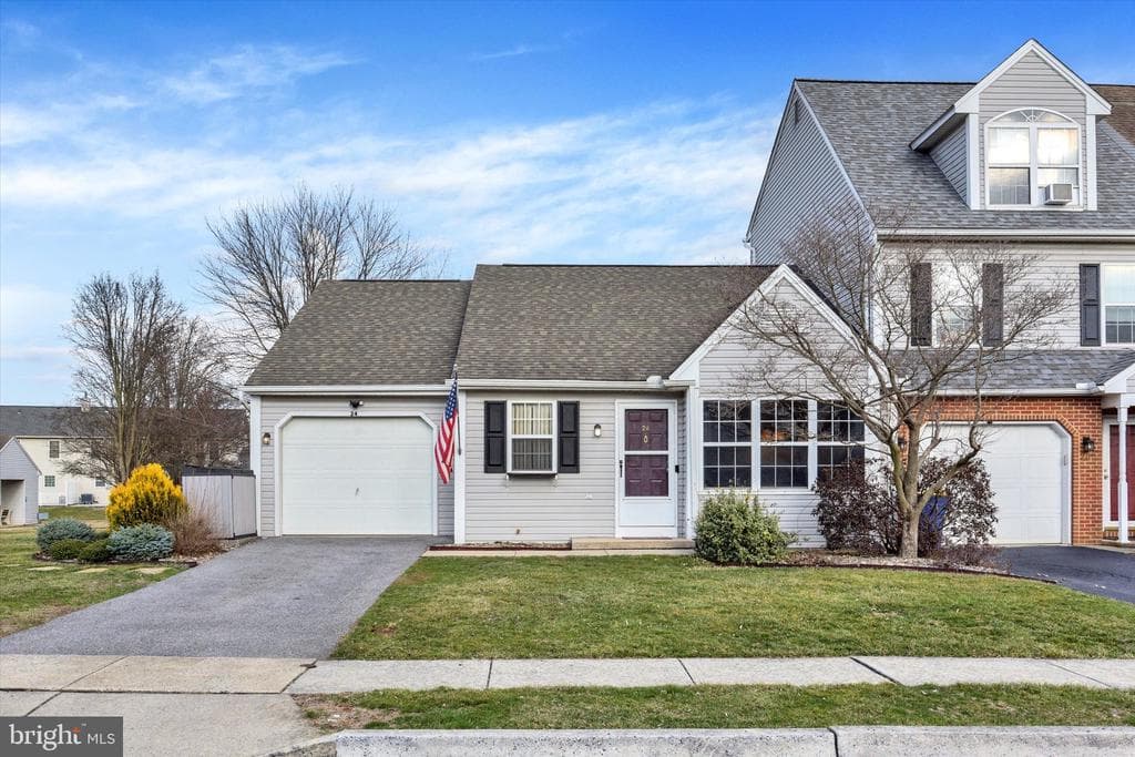 24 Warwick Circle photo 1