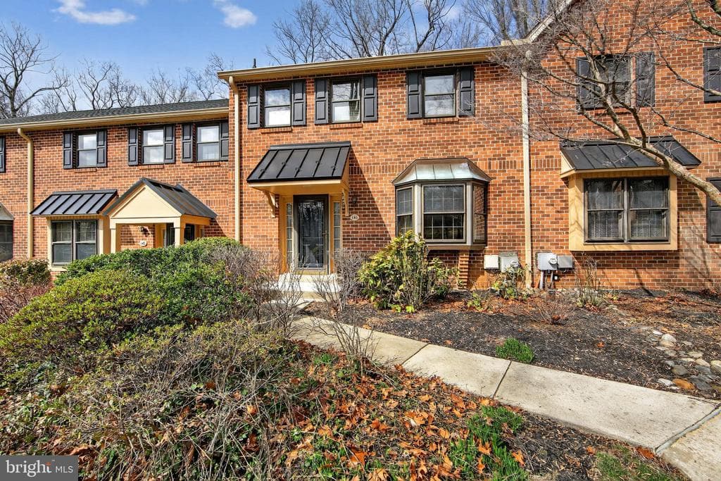 141 Putney Lane photo 1