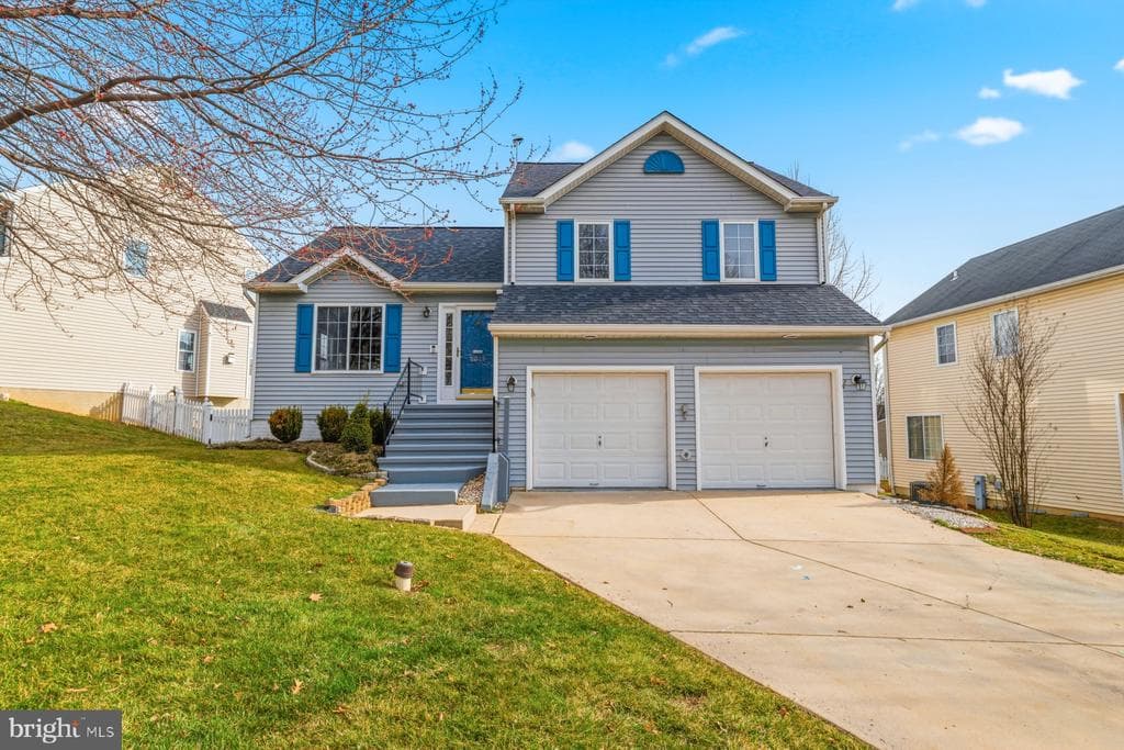 9015 Tarpleys Circle photo 1