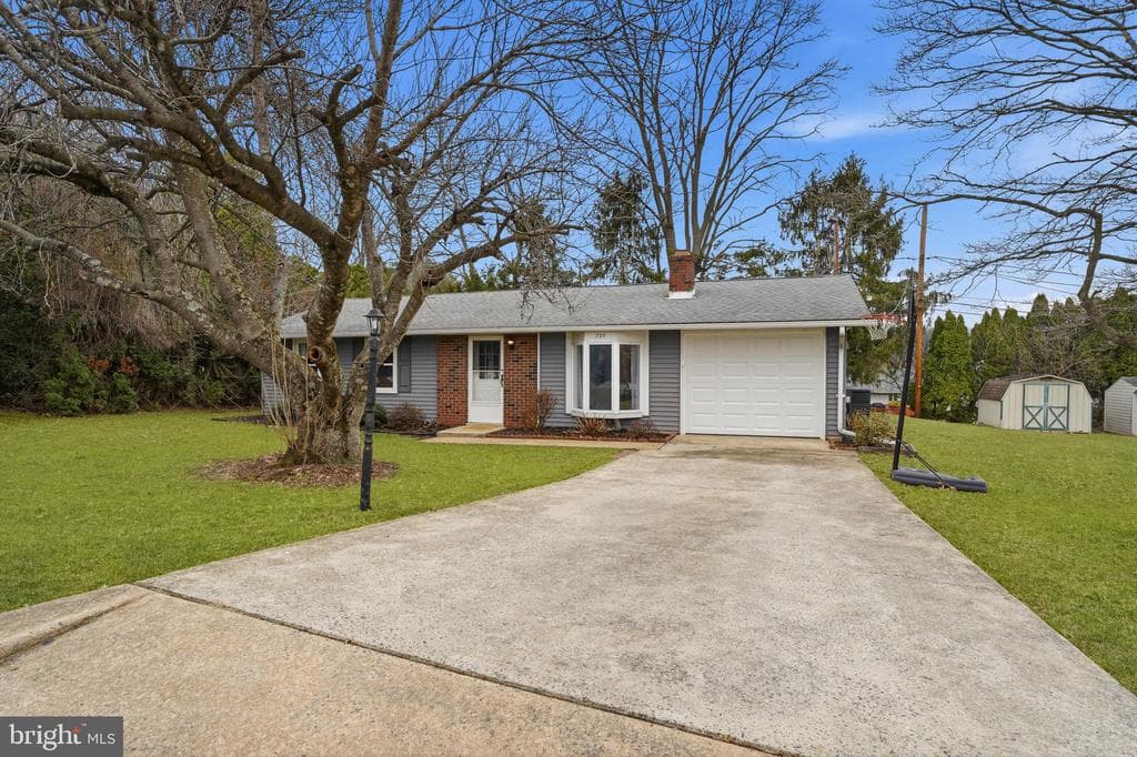 727 Highland Avenue photo 1