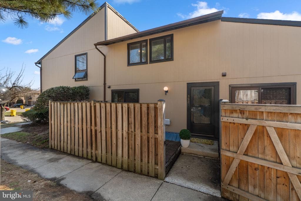 392 West Court #2b photo 1