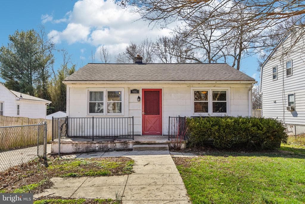 9881 Lyon Avenue photo 1