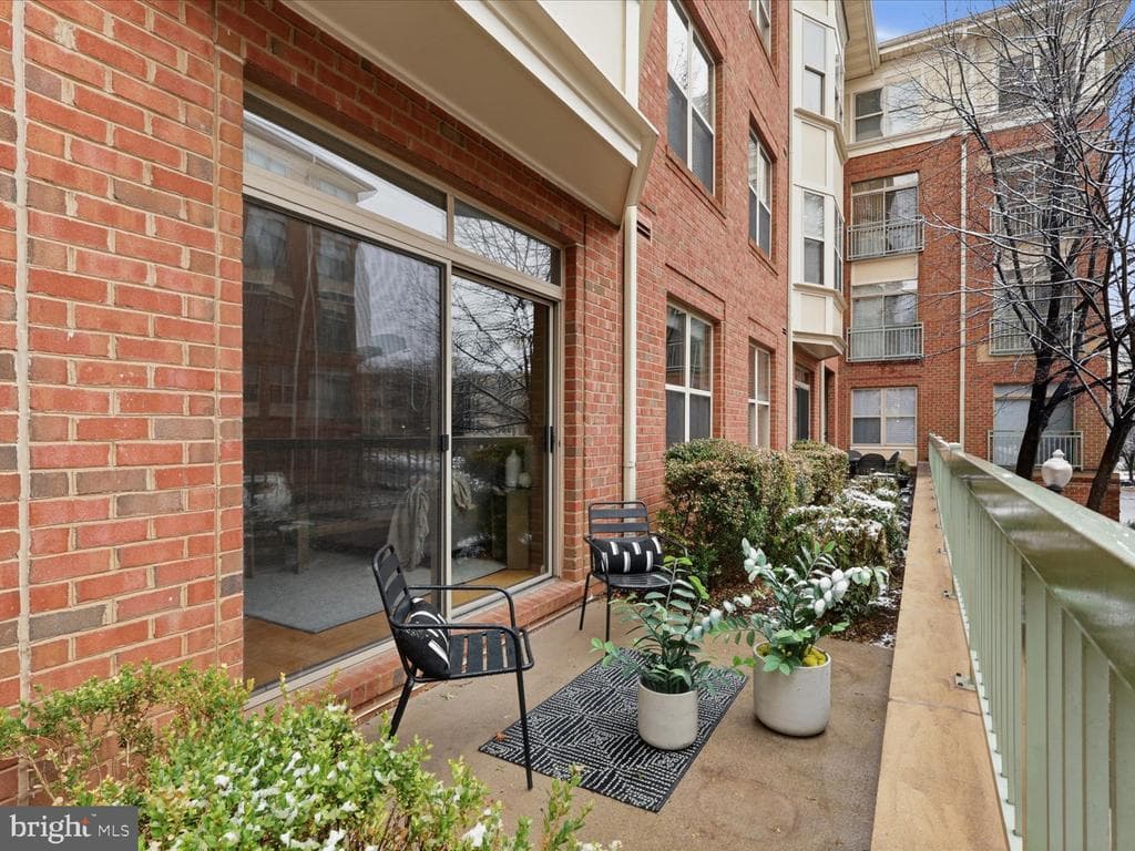1851 Stratford Park Place #115 photo 1