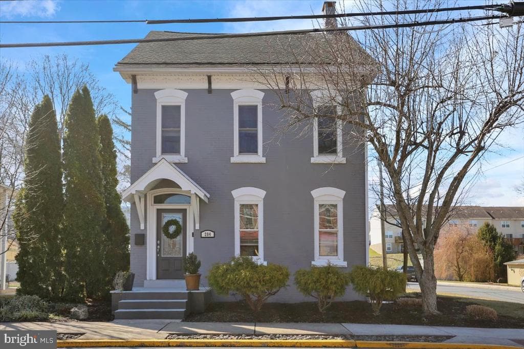204 E High Street photo 1