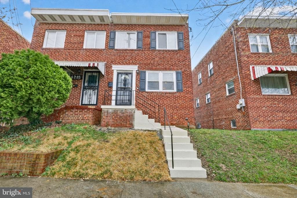 4213 Fort Dupont Terrace SE photo 1