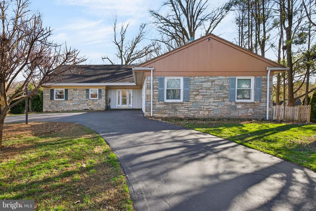 70 Waverly Avenue photo 1