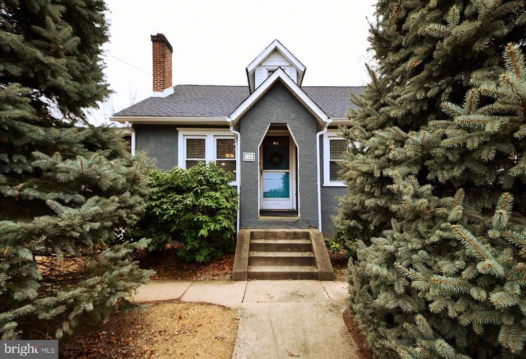 766 Starr Street photo 1
