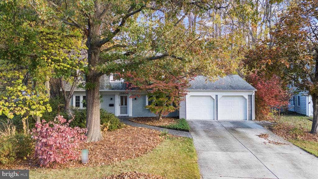 15808 Plainview Lane photo 1