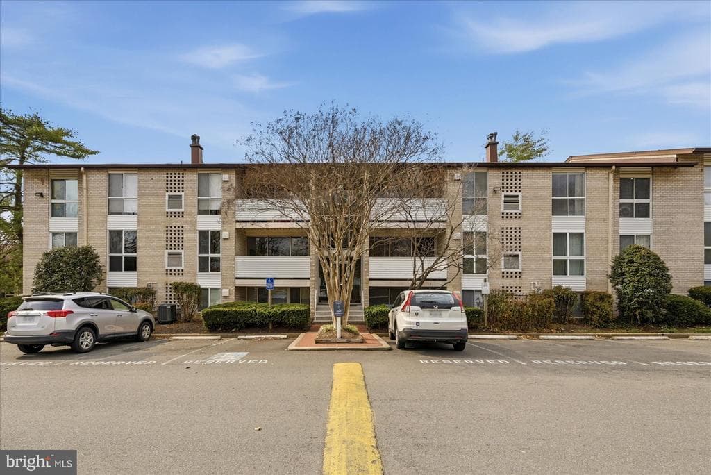 5608 Bloomfield Drive #101 photo 1