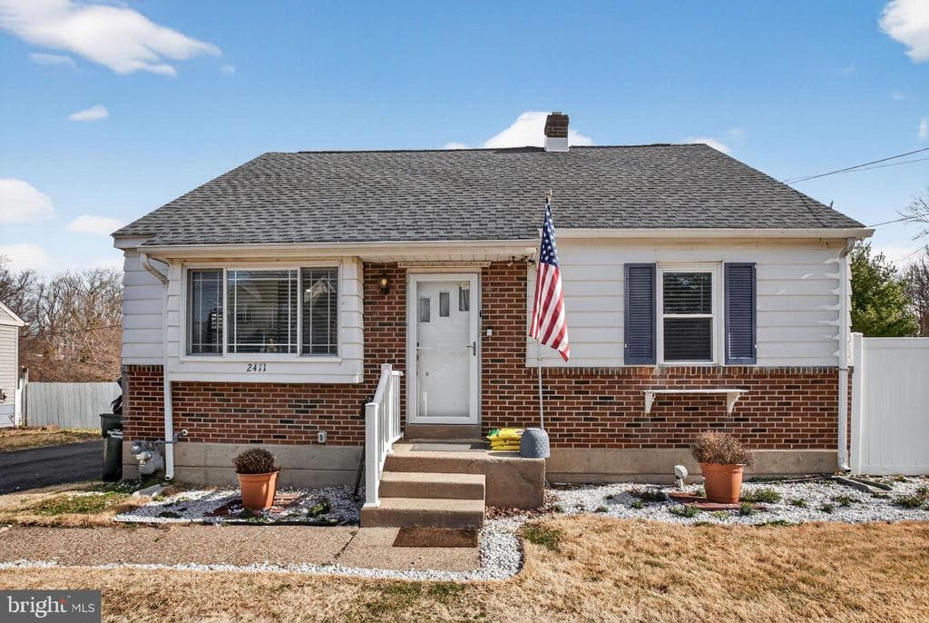 2411 Horsham Road photo 1