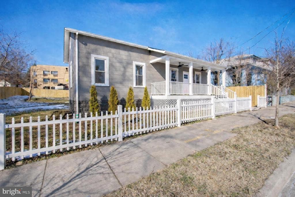 4376 Southern Avenue SE photo 1
