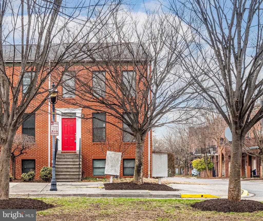 1901 Linden Avenue photo 1