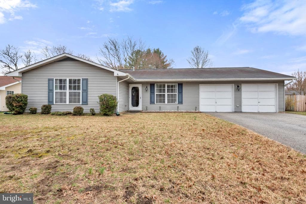 8205 Grassland Road photo 1
