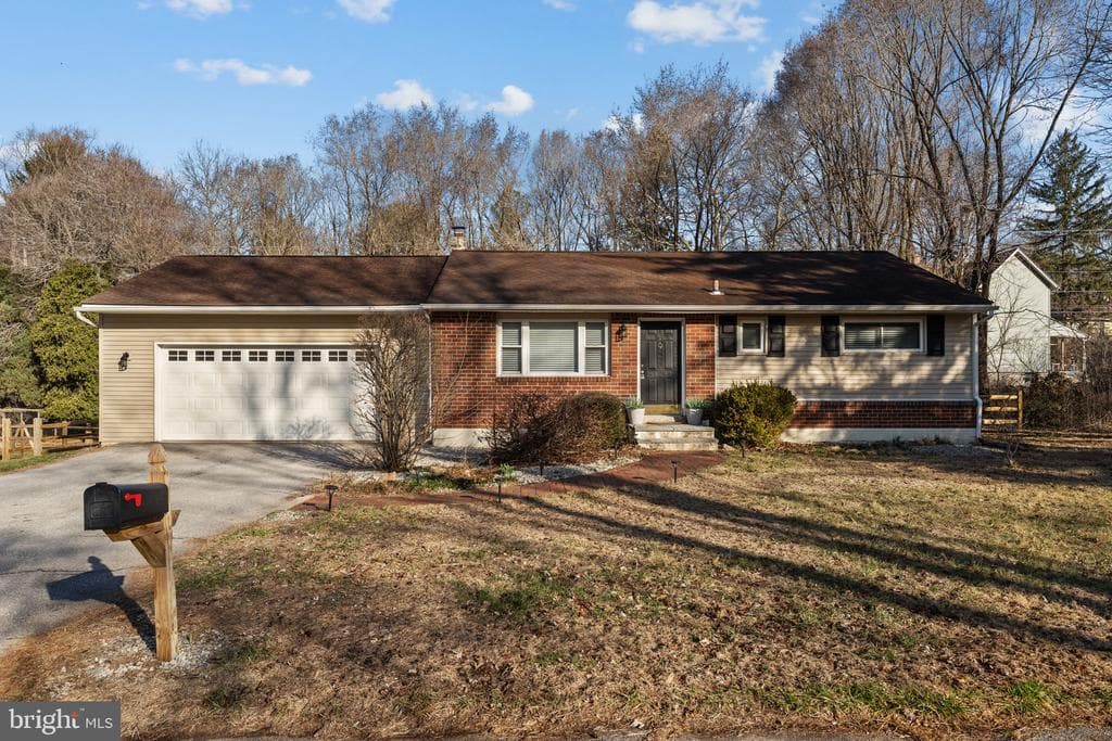 1103 Queen Drive photo 1
