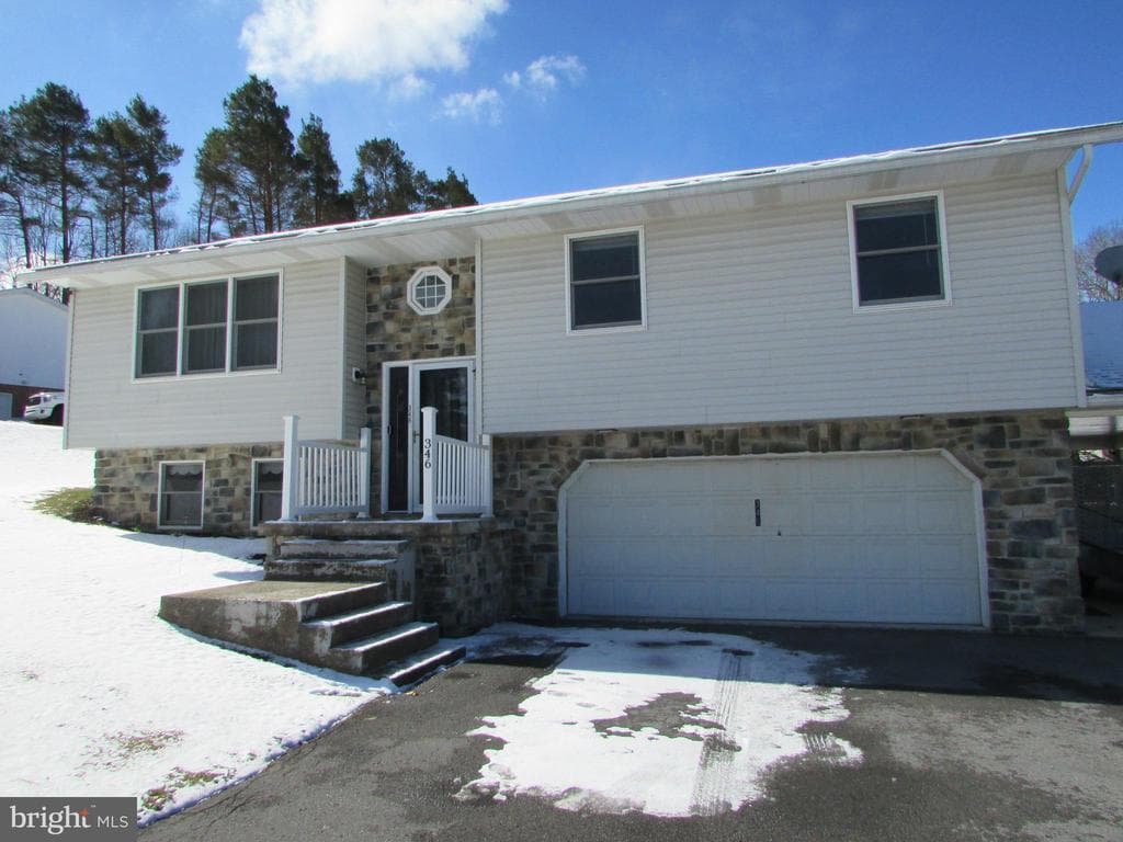 346 Lutz Lane photo 1