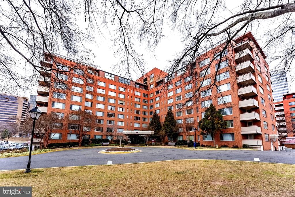 1111 Arlington Boulevard #828 photo 1