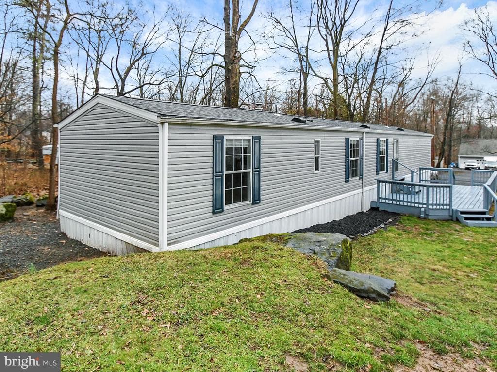 740 Lonely Cottage Road photo 1