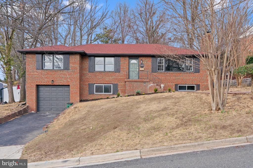 2402 Fairlawn Street photo 1