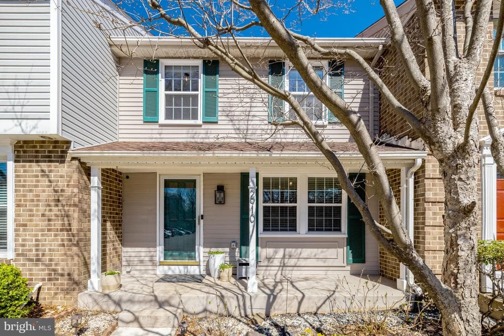 2910 Bridgehampton Court photo 1