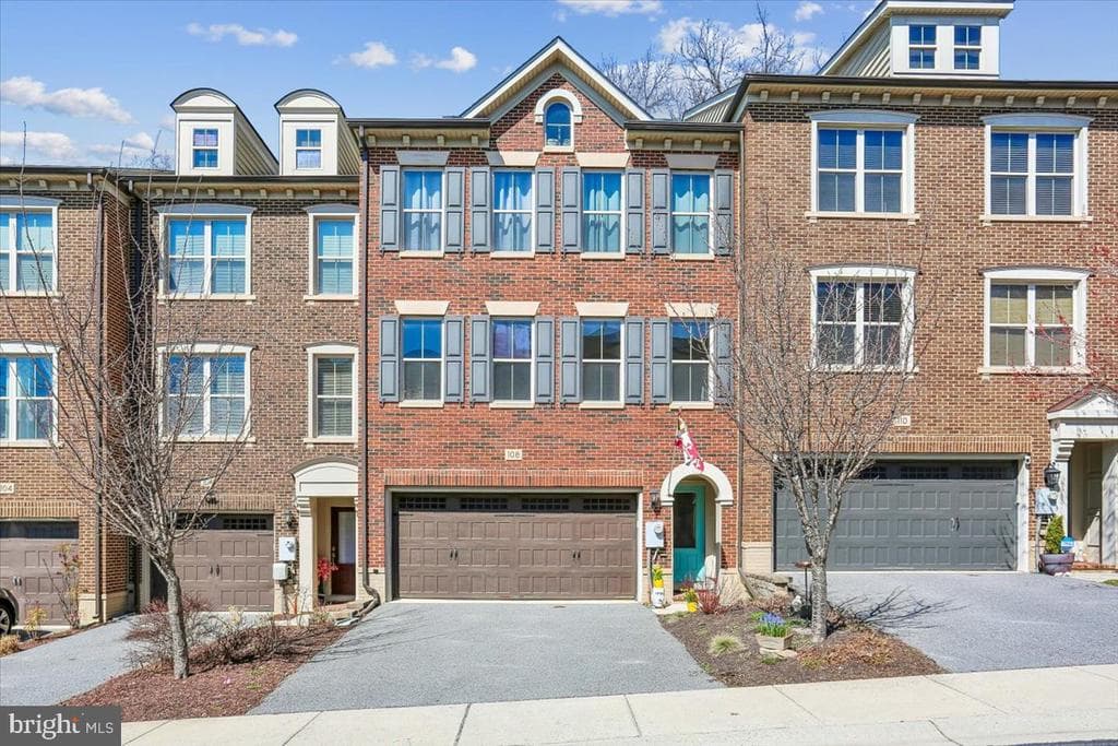 108 Samuel Manor Court photo 1