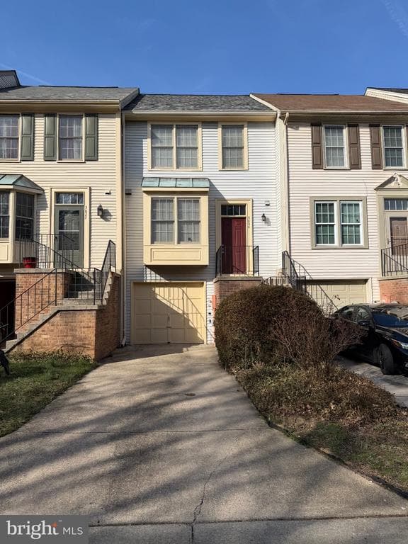 3824 Swan House Court photo 1