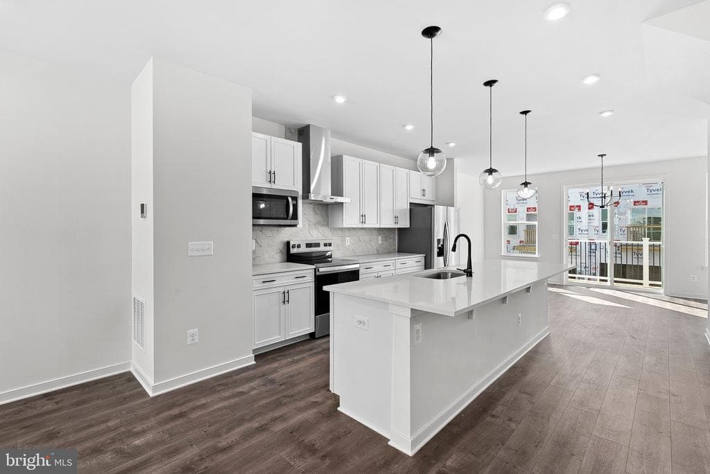 17990 Alicia Avenue photo 1