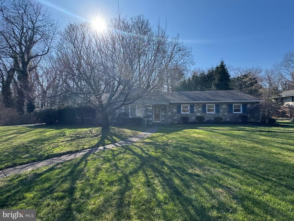 1004 Spring Valley Road photo 1