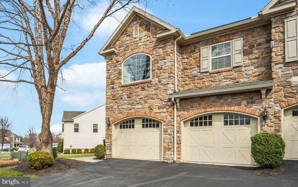 463 Nursery Drive N photo 1