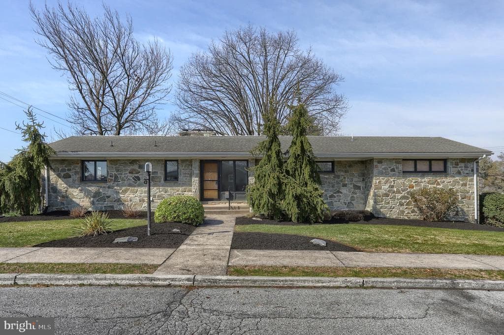 129 S Center Street photo 1