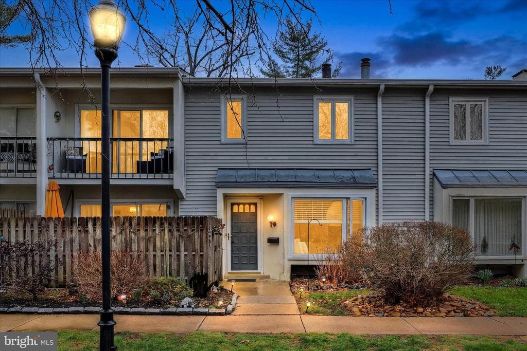 197 E Chelsea Circle photo 1
