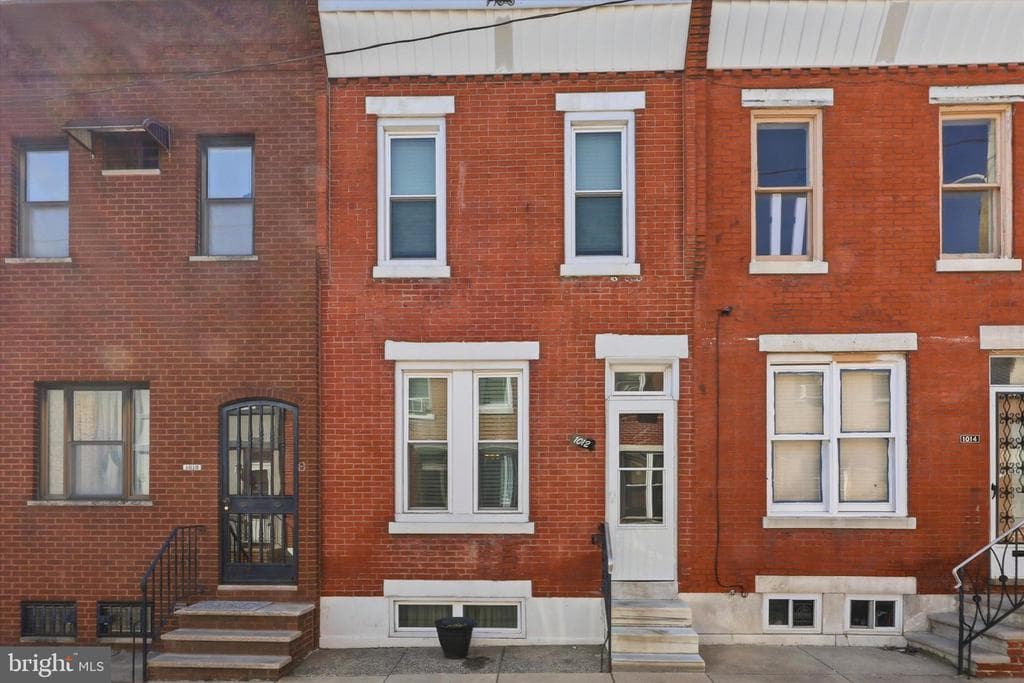 1012 Tree Street photo 1