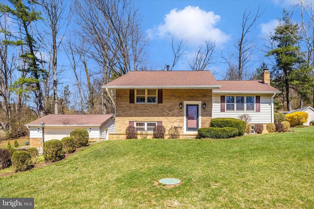4614 Pinewood Trail photo 1