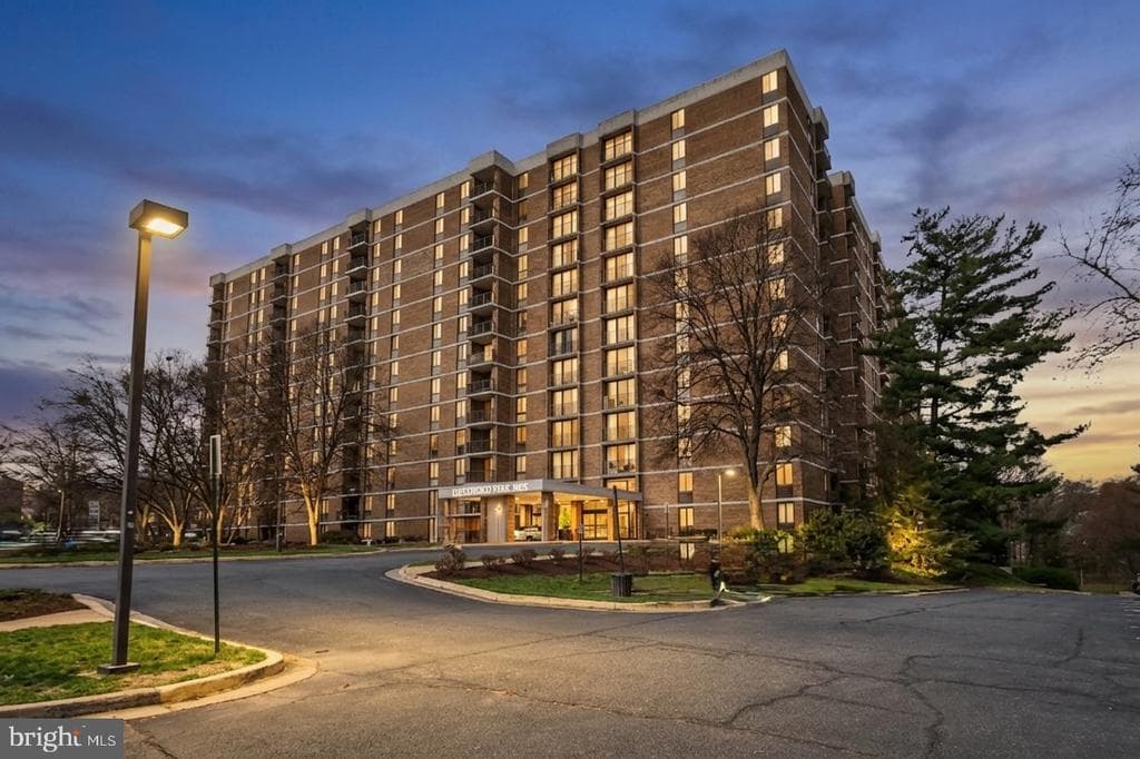 2300 Pimmit Drive #608 photo 1
