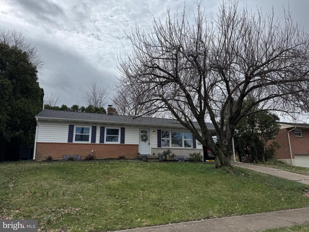 5224 Oxford Drive photo 1
