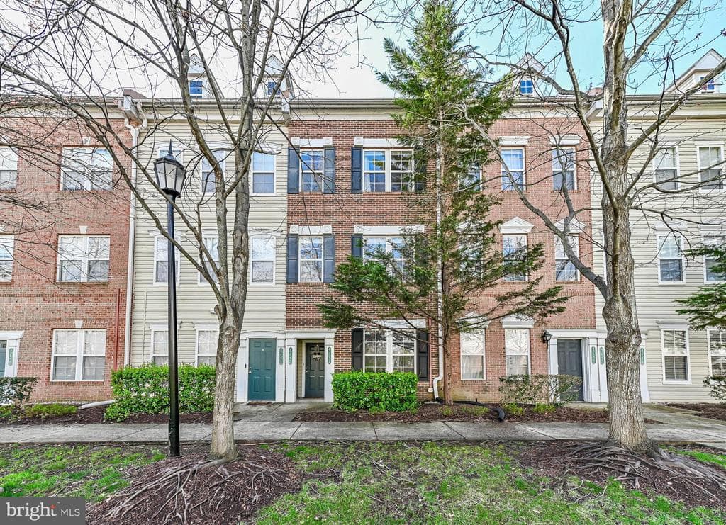 42526 Mayflower Terrace photo 1
