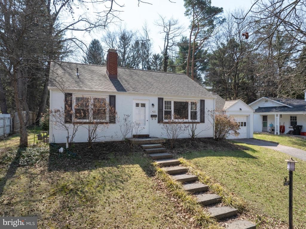 422 Martin Terrace photo 1