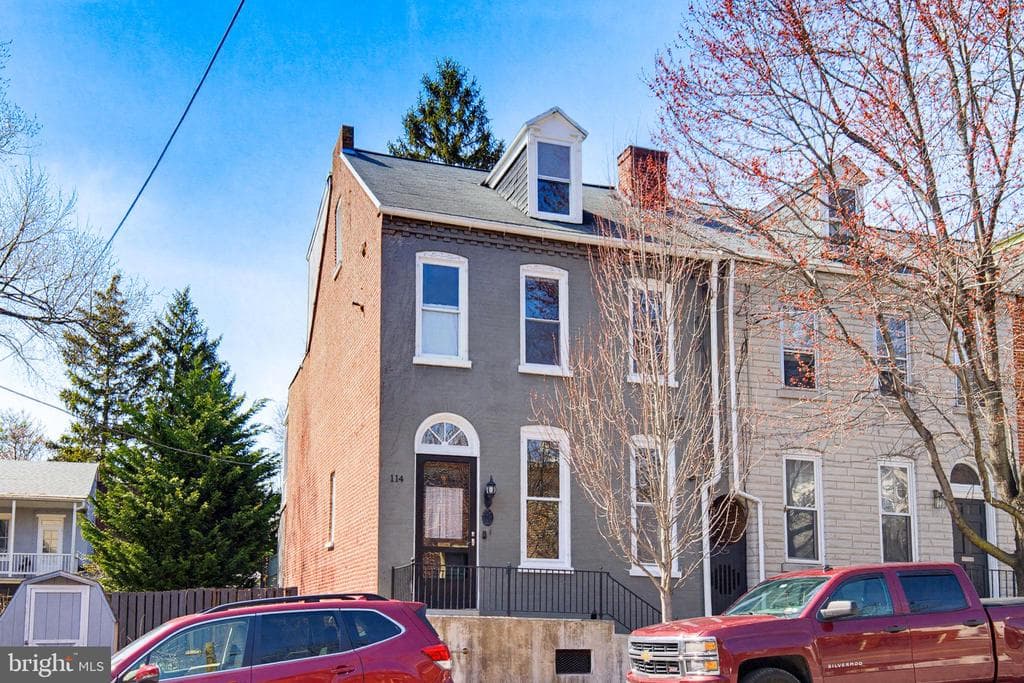 114 N Charlotte Street photo 1