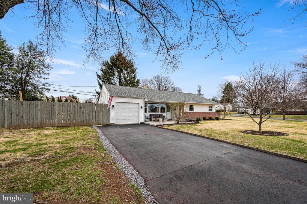 1303 Lacebark Street photo 1