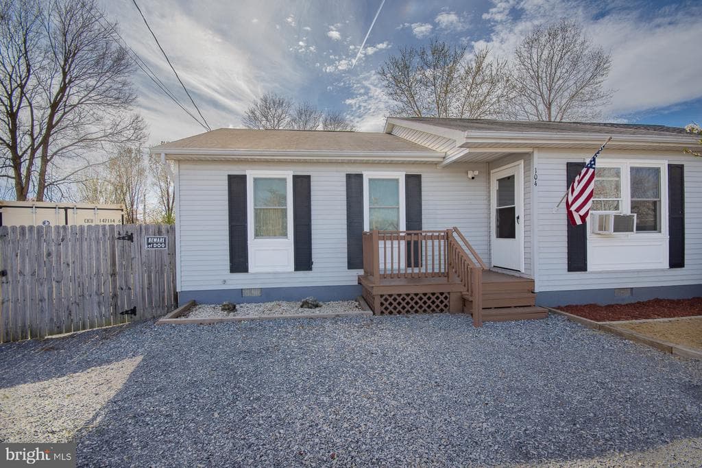 104 Mcneil Place photo 1