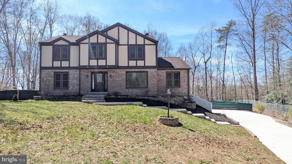 205 Admiral Cove photo 1